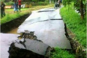 Jalan Amblas yang Menghubungkan Kecamatan Ciwaru-Kecamatan Karangkancana